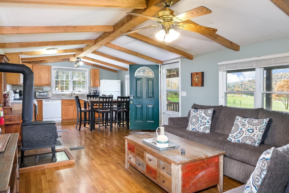 Private Home/Cabin, Mtn Views, Skiing, Pond, River gallery image 3