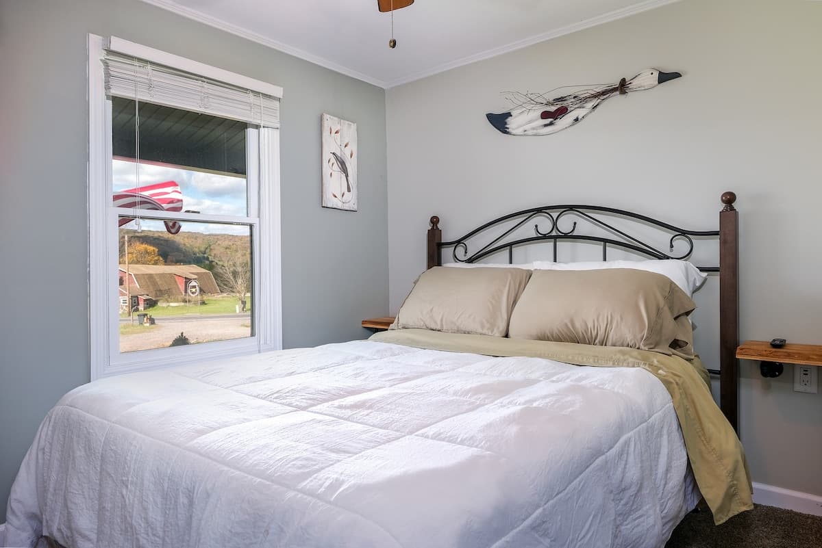 Private Home/Cabin, Mtn Views, Skiing, Pond, River gallery image 5